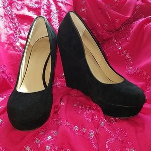 Le chateau Canada wedge suede pumps nwot